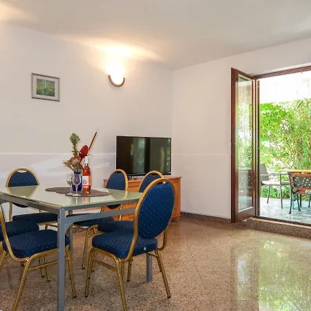 Maravic - Mlk161 By Interhome